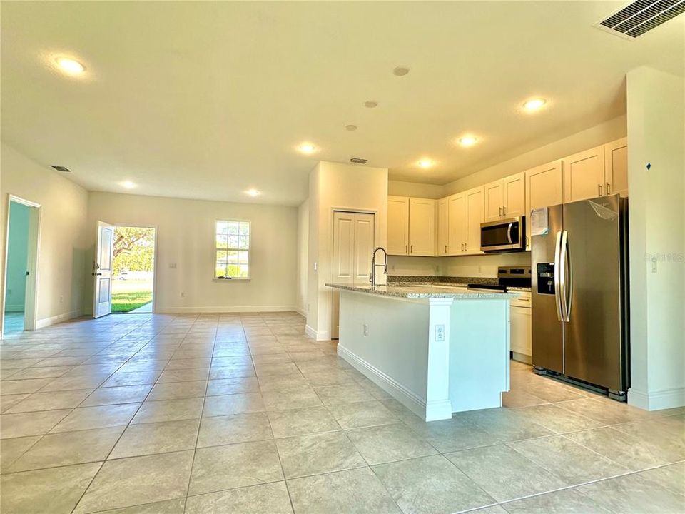 For Rent: $1,840 (4 beds, 3 baths, 1827 Square Feet)