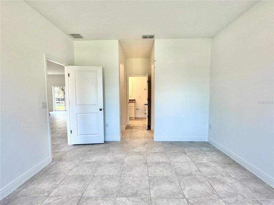 For Rent: $1,840 (4 beds, 3 baths, 1827 Square Feet)