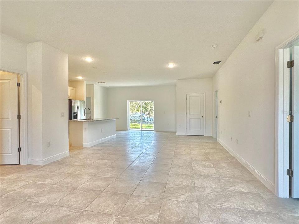 For Rent: $1,840 (4 beds, 3 baths, 1827 Square Feet)