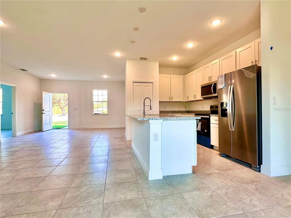 For Rent: $1,840 (4 beds, 3 baths, 1827 Square Feet)