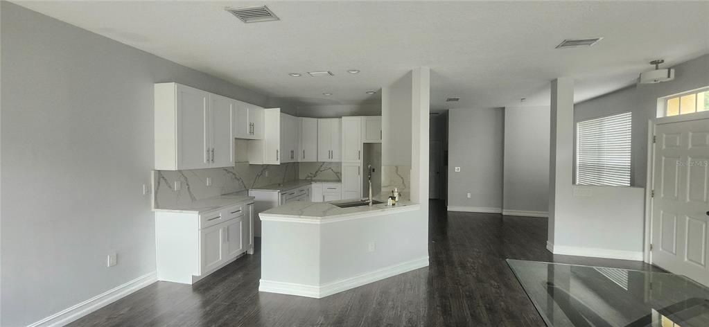 待售: $250,000 (3 贝兹, 2 浴室, 1686 平方英尺)