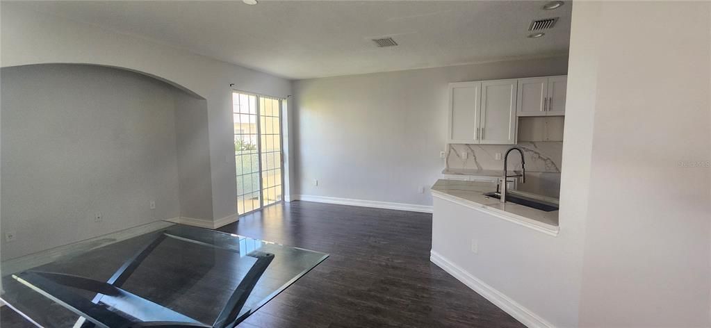 待售: $250,000 (3 贝兹, 2 浴室, 1686 平方英尺)