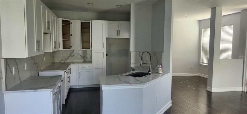 待售: $250,000 (3 贝兹, 2 浴室, 1686 平方英尺)