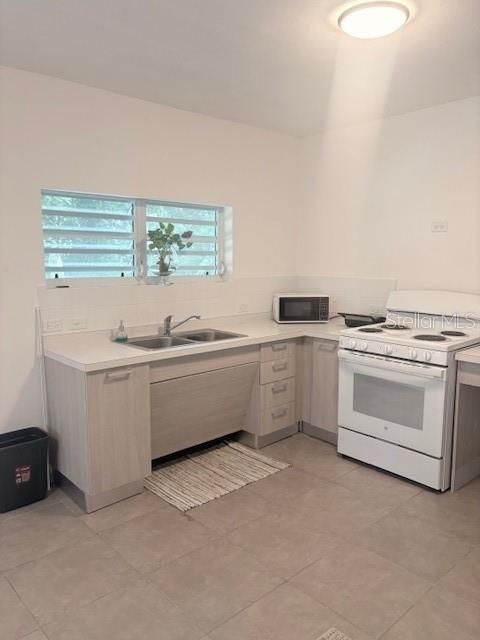 Activo con contrato: $155,000 (2 camas, 1 baños, 900 Pies cuadrados)