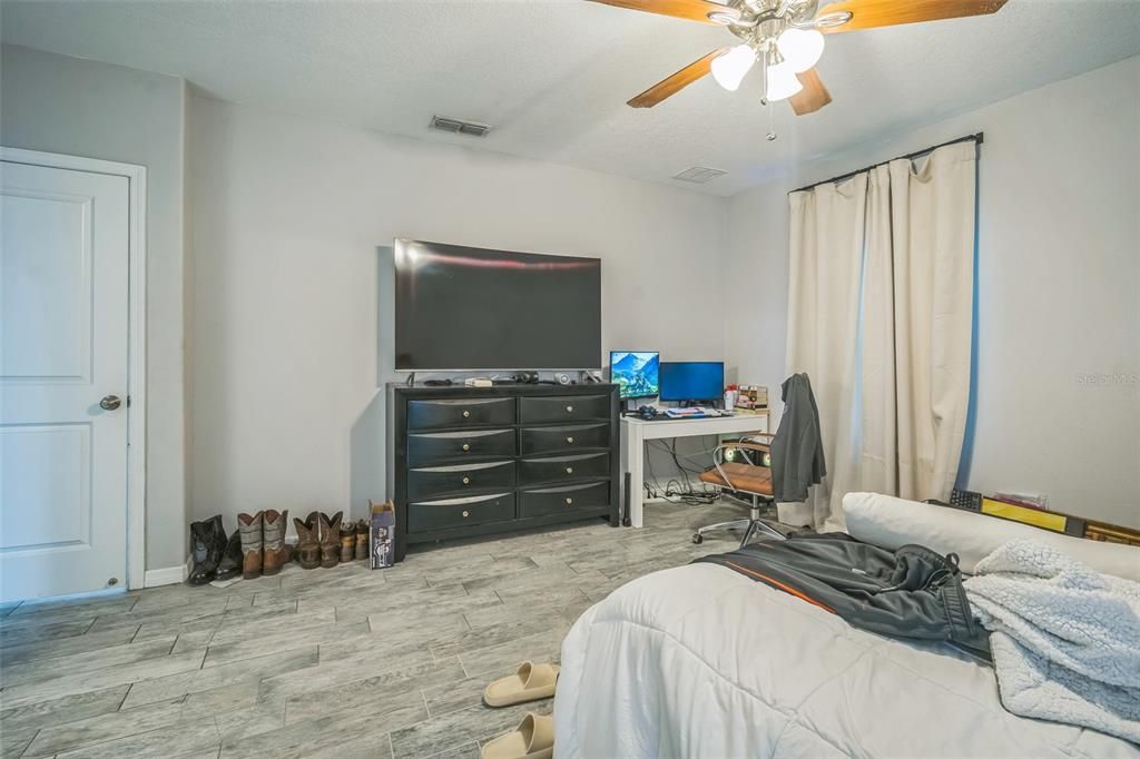 For Sale: $449,900 (3 beds, 2 baths, 1650 Square Feet)