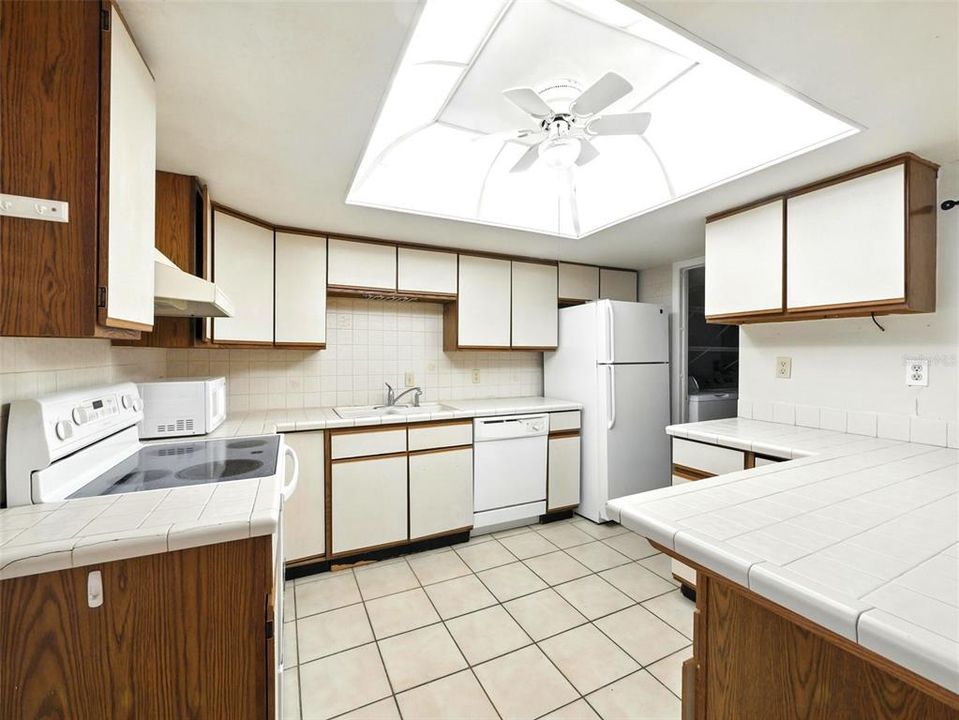 待售: $234,000 (2 贝兹, 1 浴室, 1340 平方英尺)