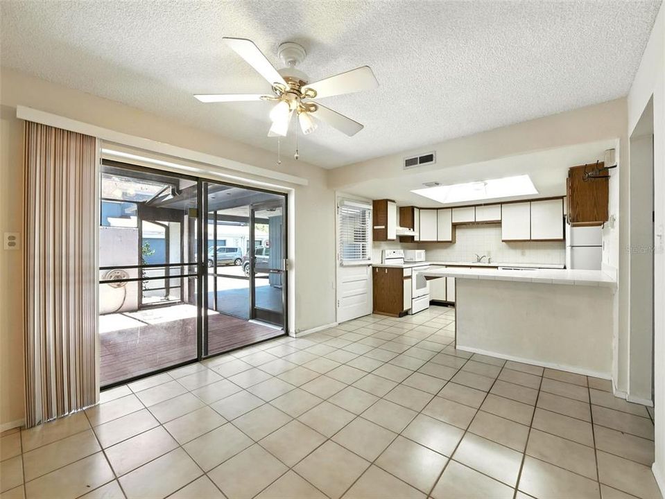 待售: $234,000 (2 贝兹, 1 浴室, 1340 平方英尺)