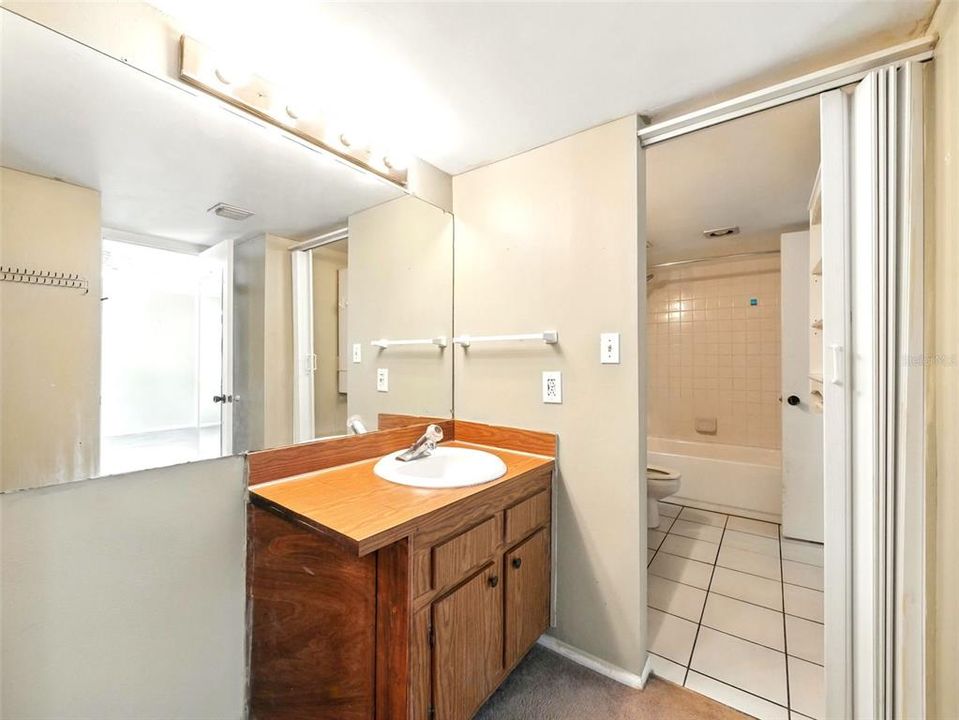 待售: $234,000 (2 贝兹, 1 浴室, 1340 平方英尺)