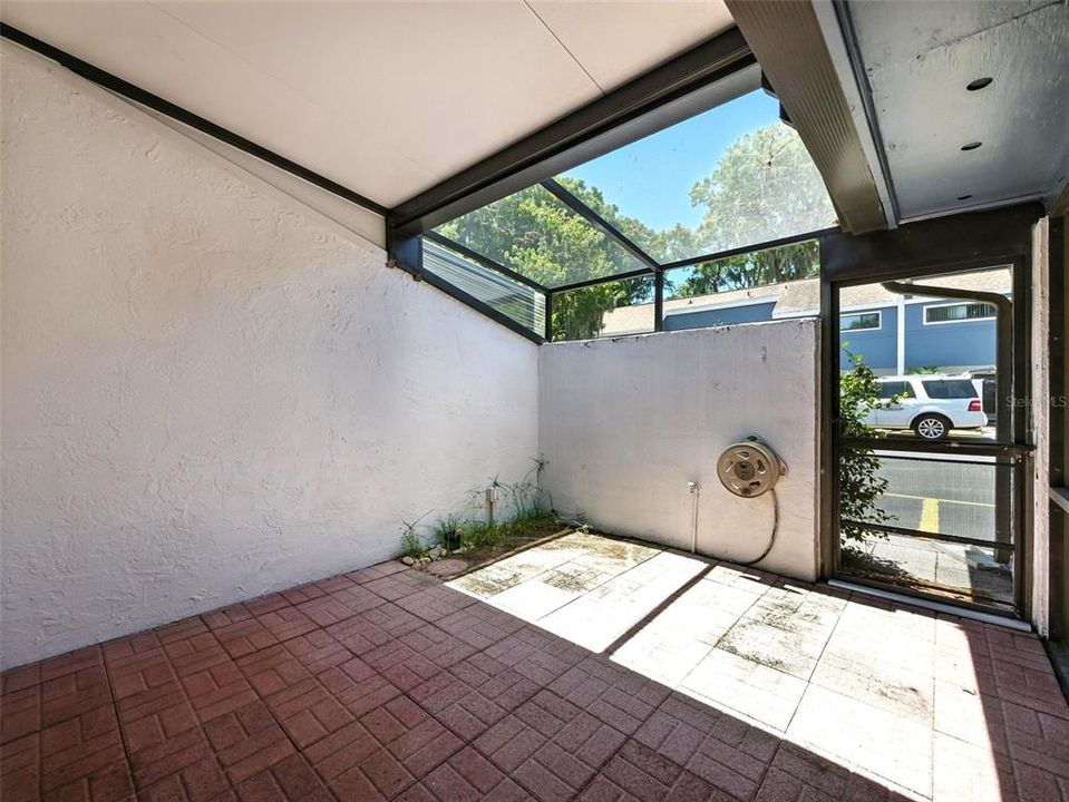 待售: $234,000 (2 贝兹, 1 浴室, 1340 平方英尺)