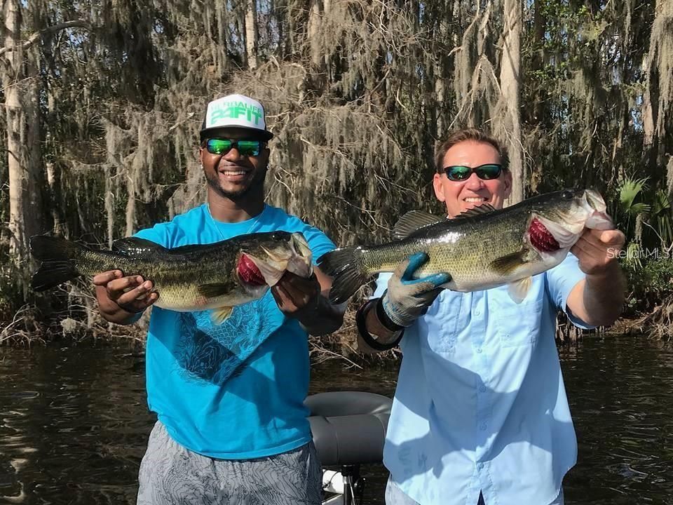 待售: $234,000 (2 贝兹, 1 浴室, 1340 平方英尺)