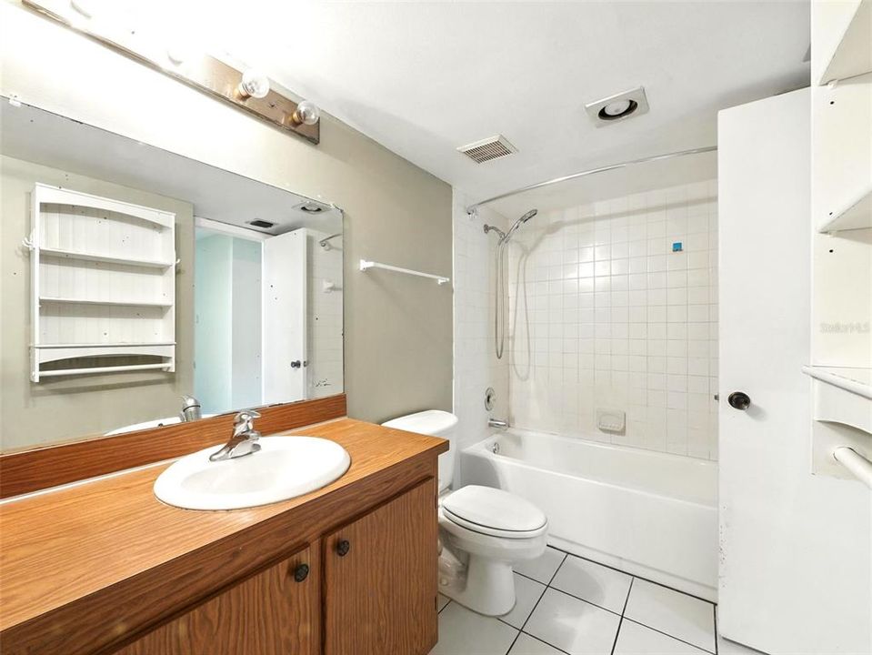 待售: $234,000 (2 贝兹, 1 浴室, 1340 平方英尺)