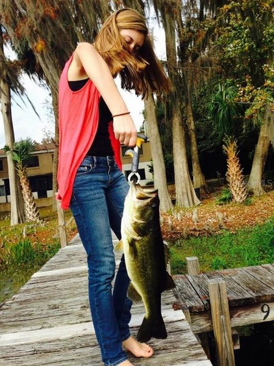 待售: $234,000 (2 贝兹, 1 浴室, 1340 平方英尺)