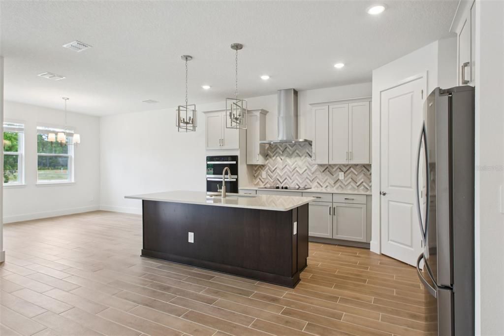 Active With Contract: $449,990 (4 beds, 3 baths, 2487 Square Feet)