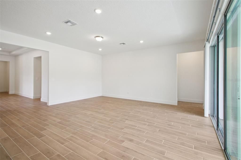 Active With Contract: $449,990 (4 beds, 3 baths, 2487 Square Feet)