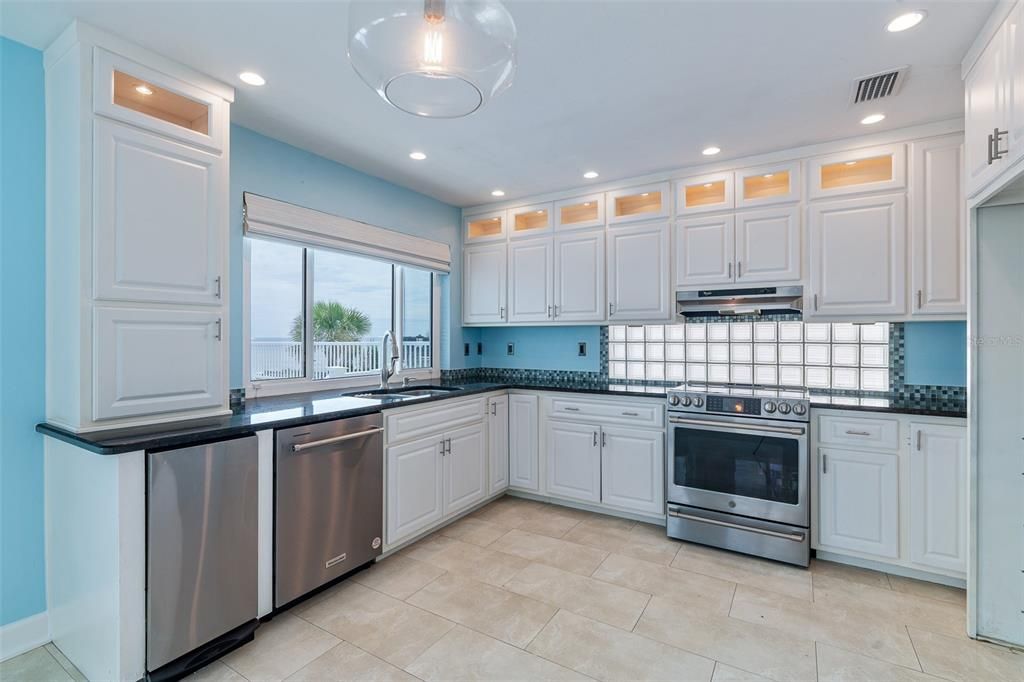 待售: $2,900,000 (5 贝兹, 4 浴室, 3624 平方英尺)