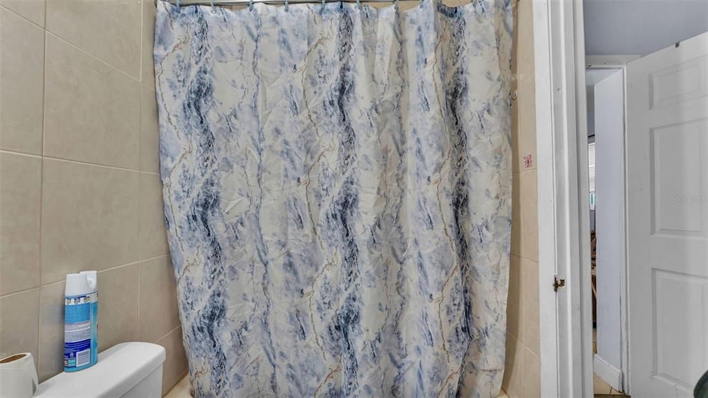 待售: $300,000 (4 贝兹, 3 浴室, 1612 平方英尺)