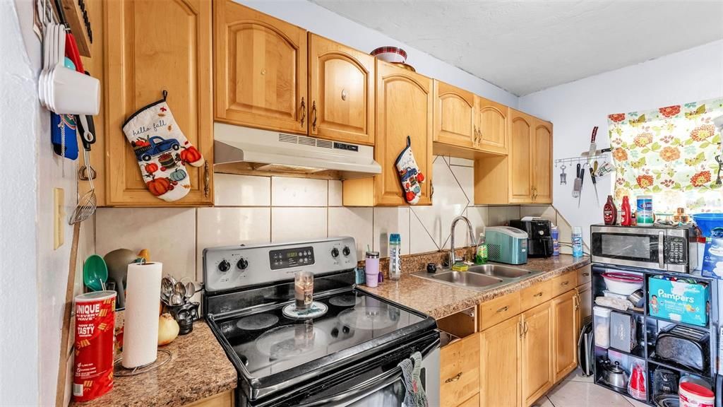 待售: $300,000 (4 贝兹, 3 浴室, 1612 平方英尺)