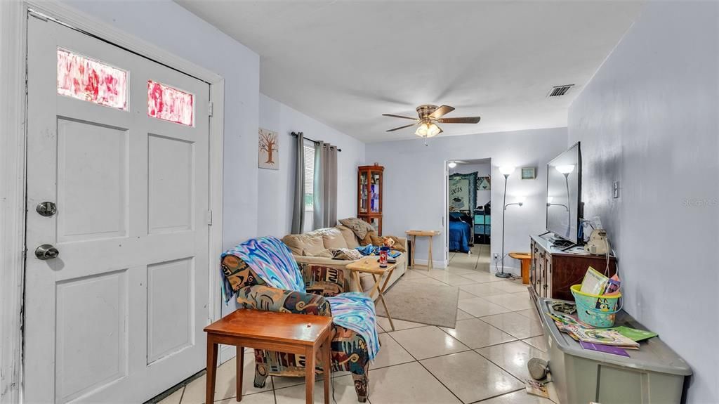 待售: $300,000 (4 贝兹, 3 浴室, 1612 平方英尺)