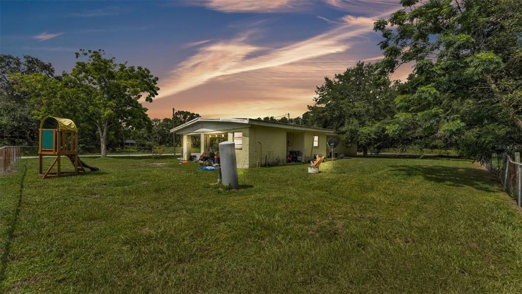 待售: $300,000 (4 贝兹, 3 浴室, 1612 平方英尺)