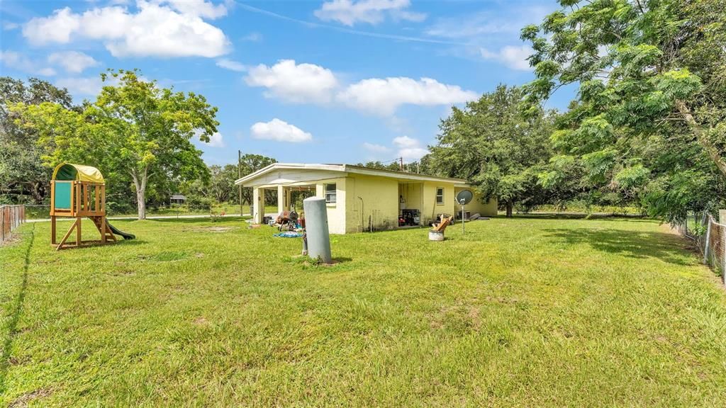 待售: $300,000 (4 贝兹, 3 浴室, 1612 平方英尺)