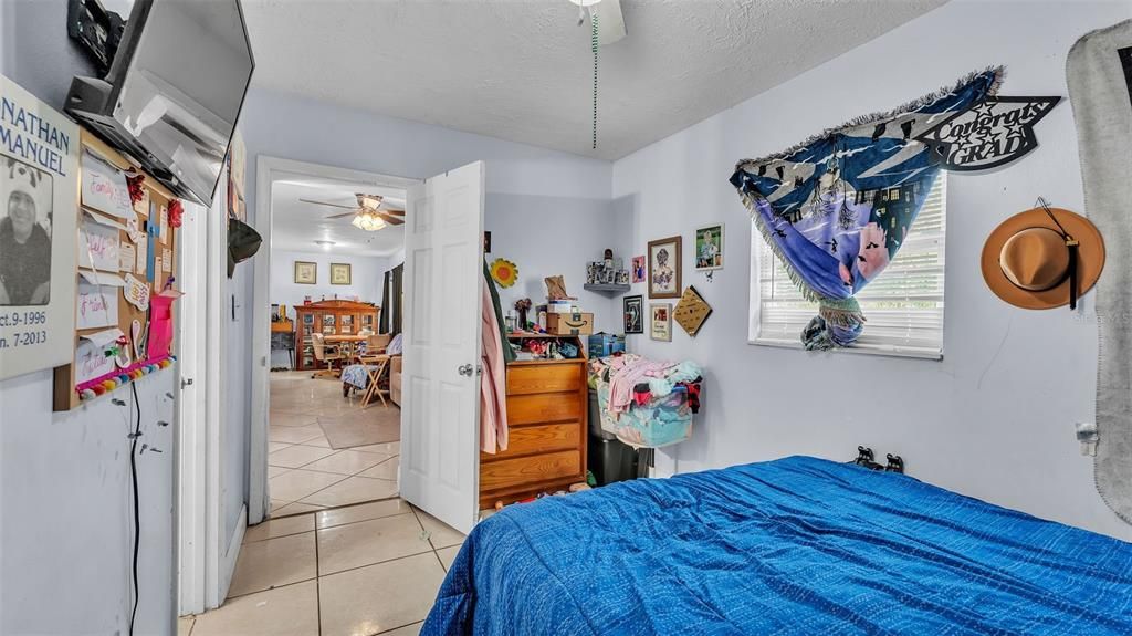 待售: $300,000 (4 贝兹, 3 浴室, 1612 平方英尺)