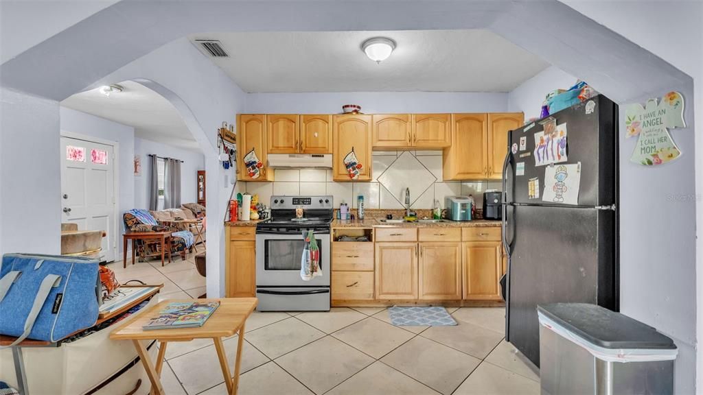 待售: $300,000 (4 贝兹, 3 浴室, 1612 平方英尺)