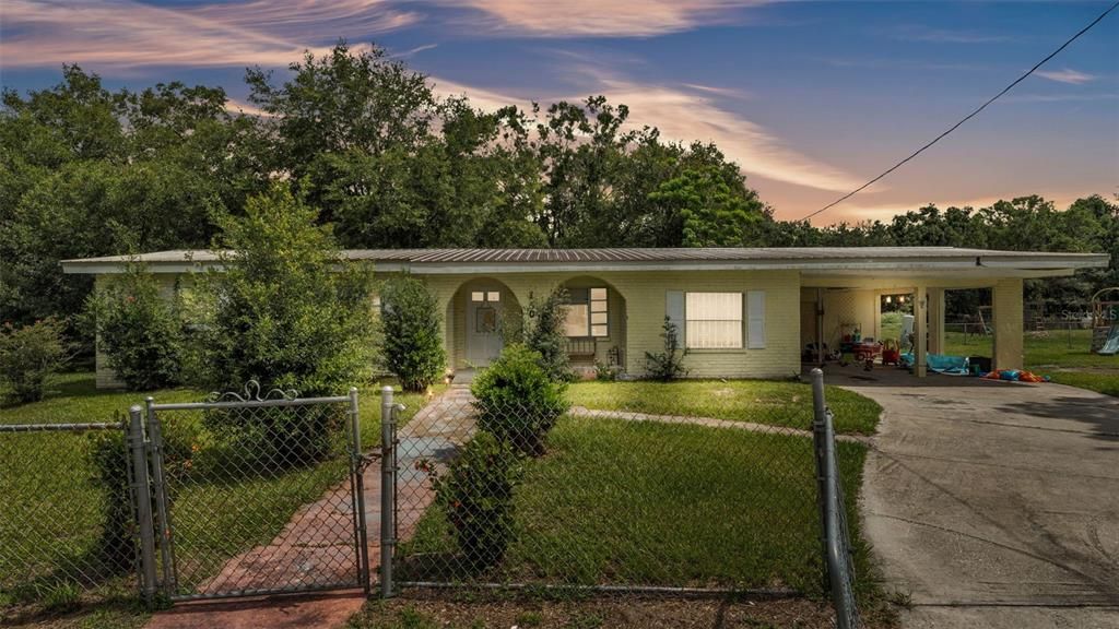 待售: $300,000 (4 贝兹, 3 浴室, 1612 平方英尺)