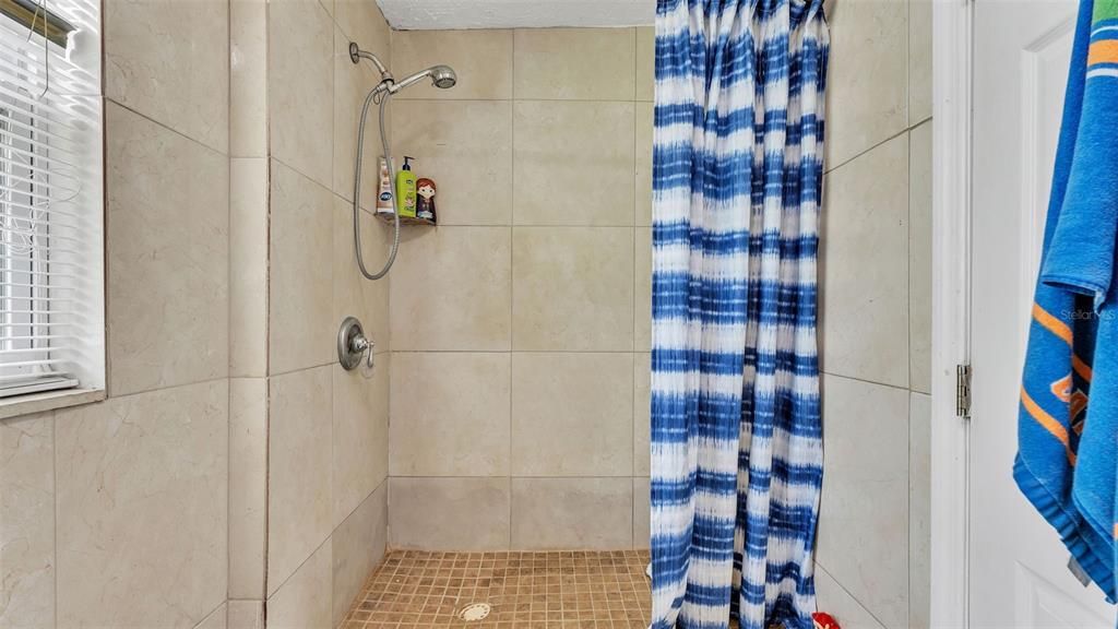 待售: $300,000 (4 贝兹, 3 浴室, 1612 平方英尺)