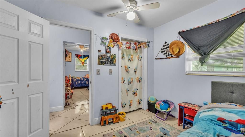 待售: $300,000 (4 贝兹, 3 浴室, 1612 平方英尺)