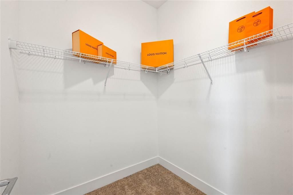 合同活跃: $3,299 (3 贝兹, 3 浴室, 2126 平方英尺)