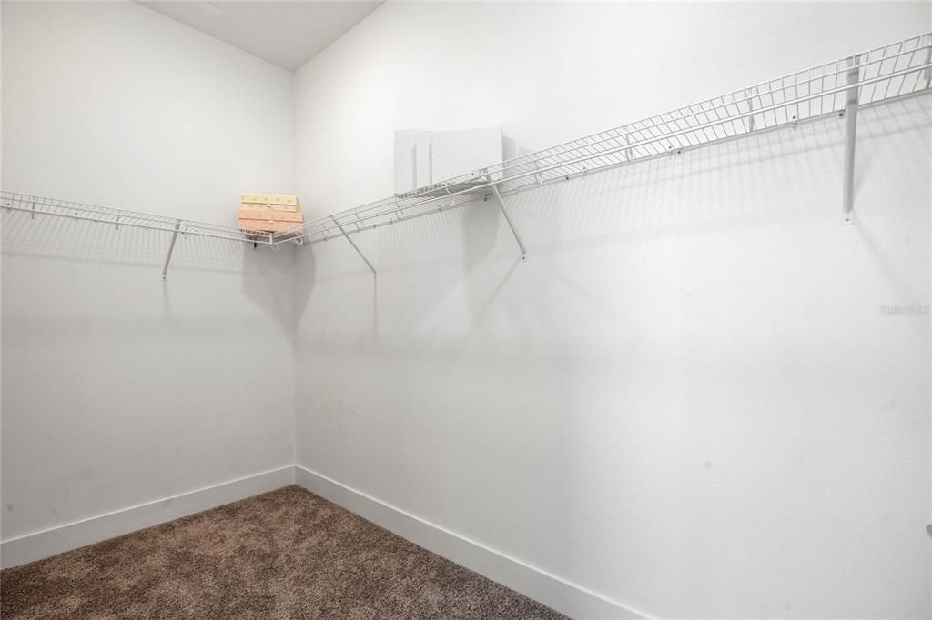 合同活跃: $3,299 (3 贝兹, 3 浴室, 2126 平方英尺)