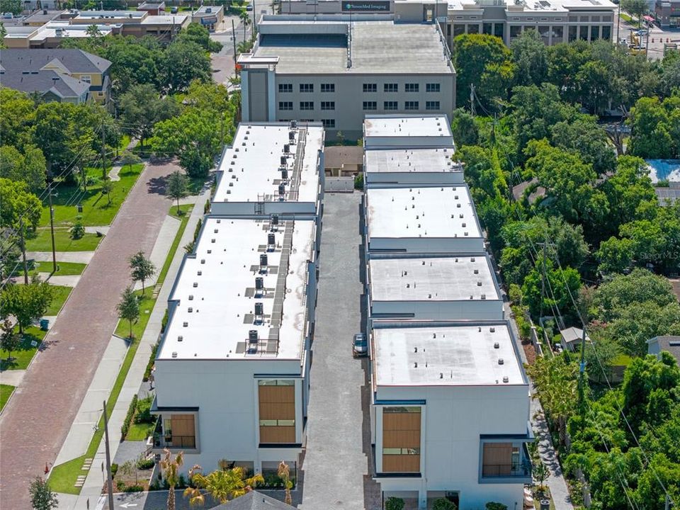 合同活跃: $3,299 (3 贝兹, 3 浴室, 2126 平方英尺)