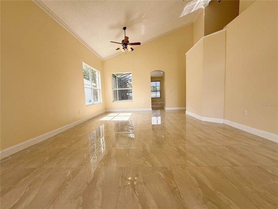 Под контрактом: $499,900 (4 спален, 3 ванн, 2256 Квадратных фут)