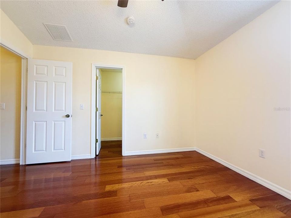 Под контрактом: $499,900 (4 спален, 3 ванн, 2256 Квадратных фут)