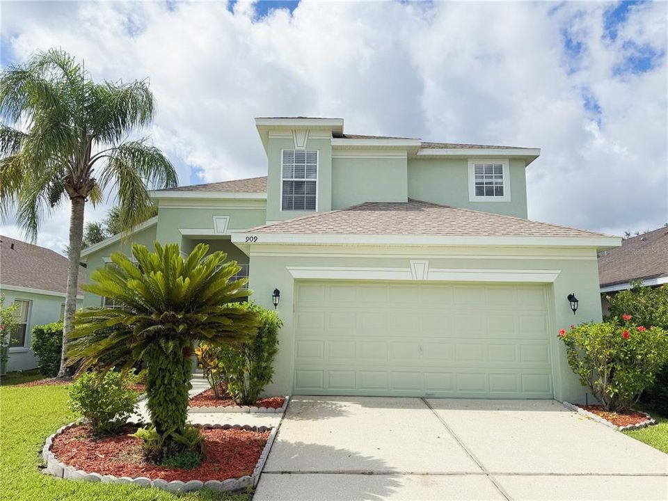 Под контрактом: $499,900 (4 спален, 3 ванн, 2256 Квадратных фут)