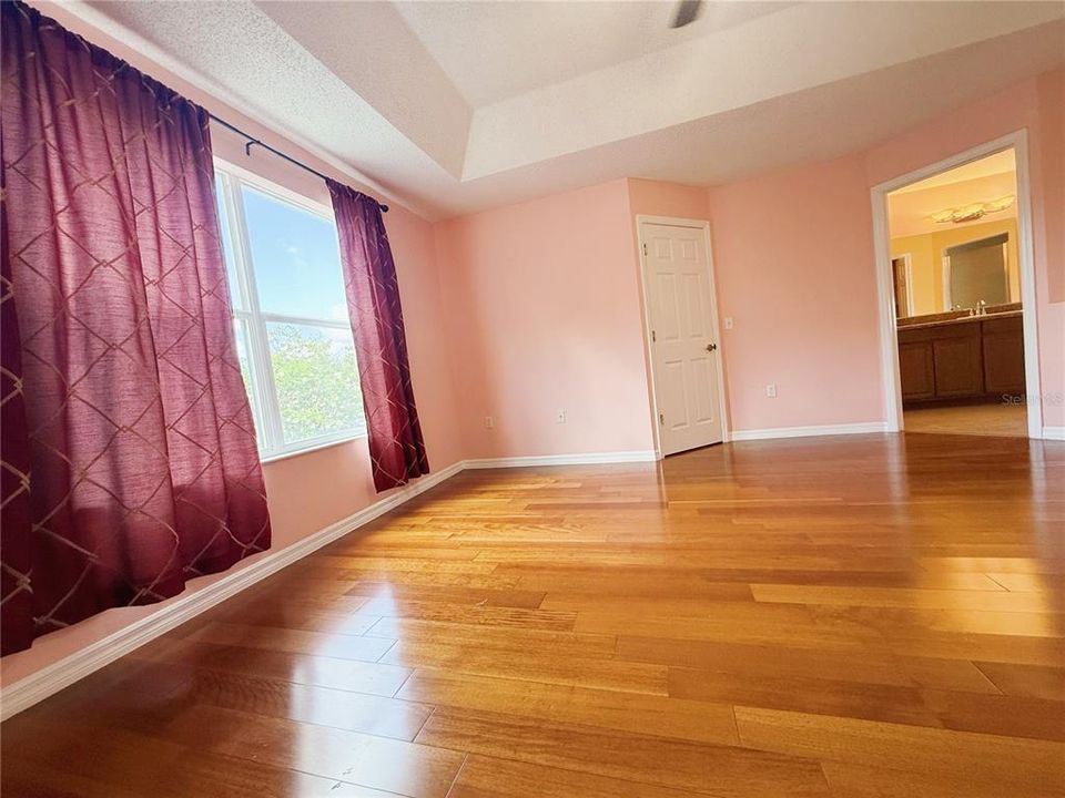 Под контрактом: $499,900 (4 спален, 3 ванн, 2256 Квадратных фут)