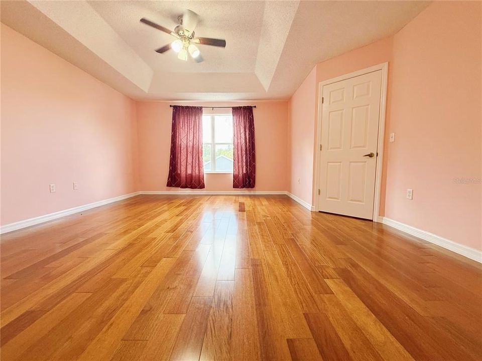 Под контрактом: $499,900 (4 спален, 3 ванн, 2256 Квадратных фут)