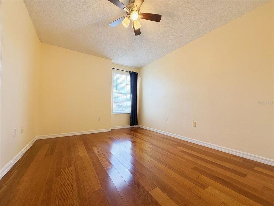 Под контрактом: $499,900 (4 спален, 3 ванн, 2256 Квадратных фут)