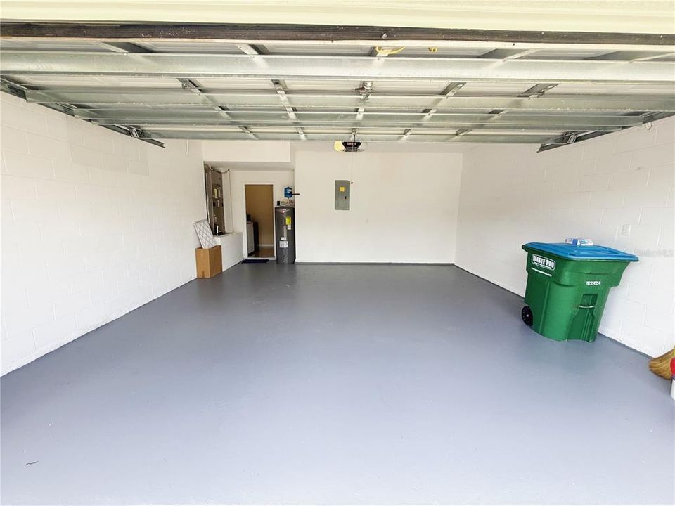 Под контрактом: $499,900 (4 спален, 3 ванн, 2256 Квадратных фут)