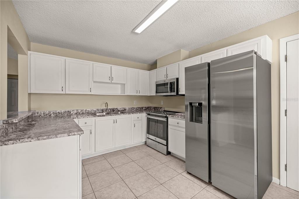 Под контрактом: $259,900 (3 спален, 2 ванн, 1651 Квадратных фут)