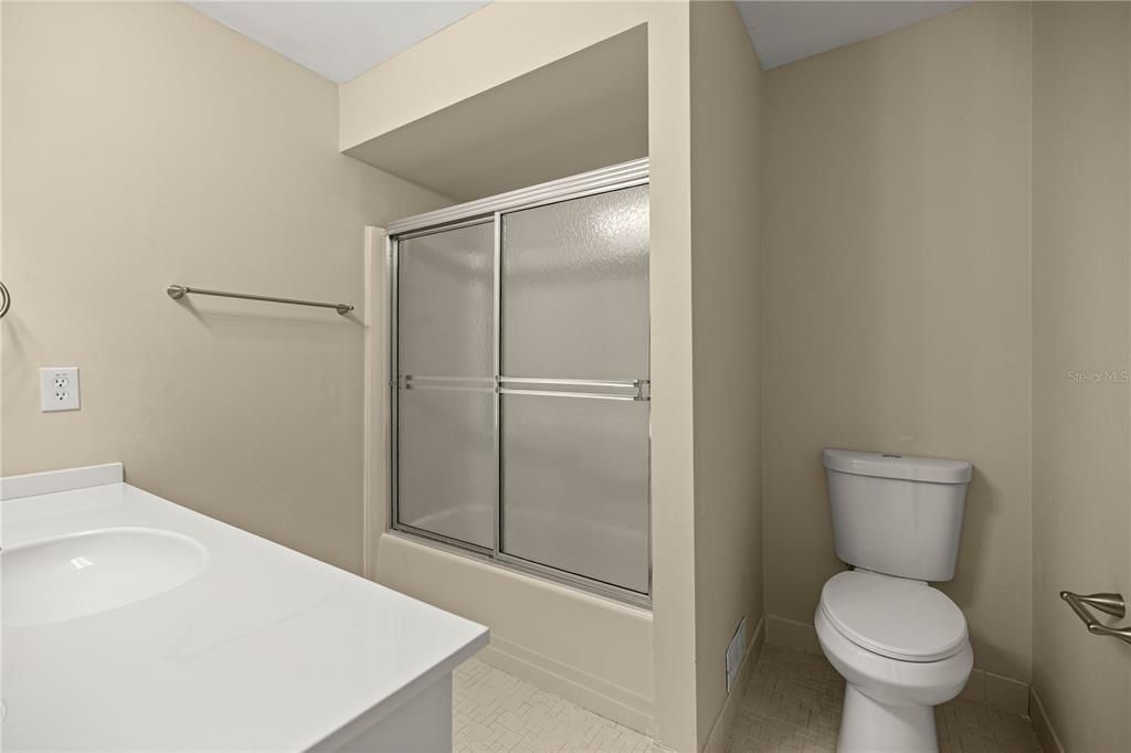 Под контрактом: $259,900 (3 спален, 2 ванн, 1651 Квадратных фут)