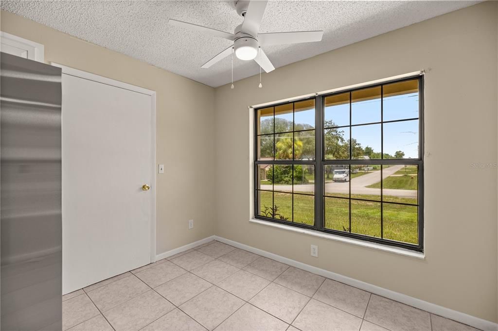 Под контрактом: $259,900 (3 спален, 2 ванн, 1651 Квадратных фут)