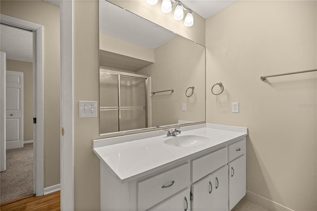 Под контрактом: $259,900 (3 спален, 2 ванн, 1651 Квадратных фут)