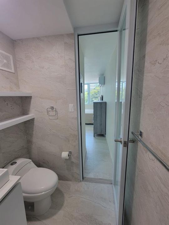 合同活跃: $235,000 (1 贝兹, 1 浴室, 318 平方英尺)