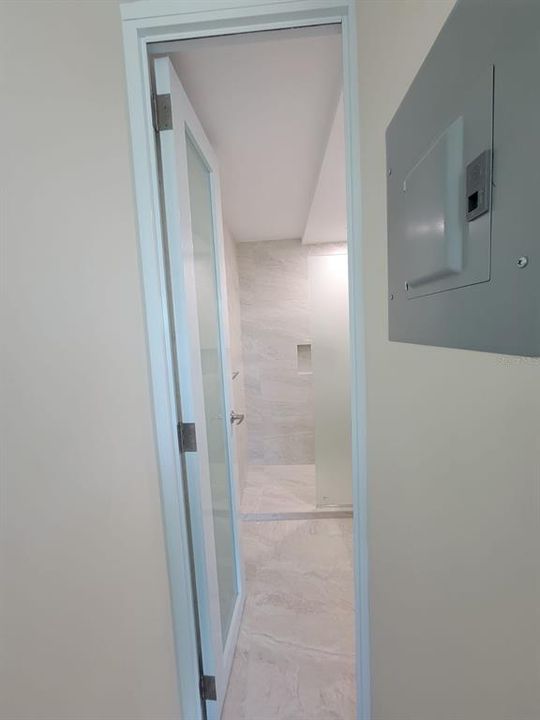 合同活跃: $235,000 (1 贝兹, 1 浴室, 318 平方英尺)