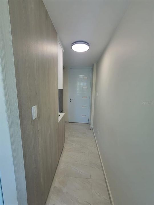 合同活跃: $235,000 (1 贝兹, 1 浴室, 318 平方英尺)