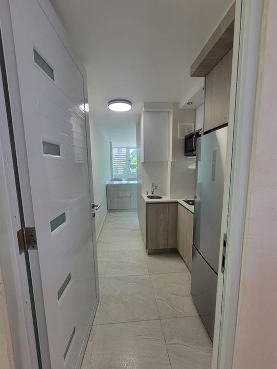 合同活跃: $235,000 (1 贝兹, 1 浴室, 318 平方英尺)