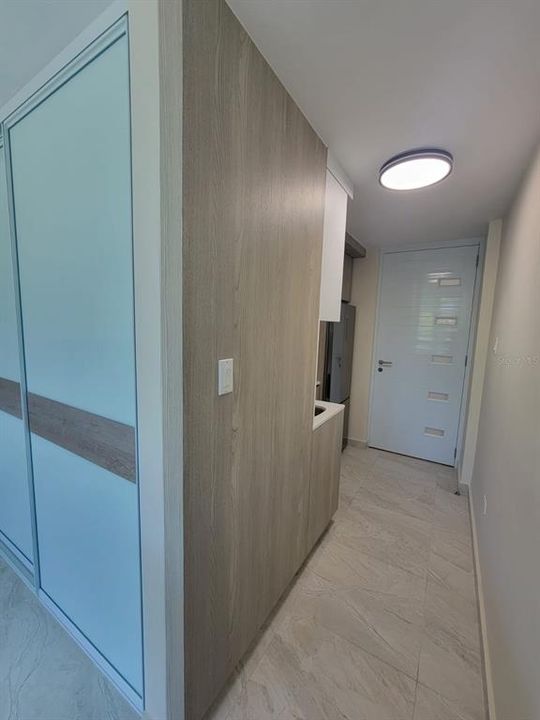 合同活跃: $235,000 (1 贝兹, 1 浴室, 318 平方英尺)