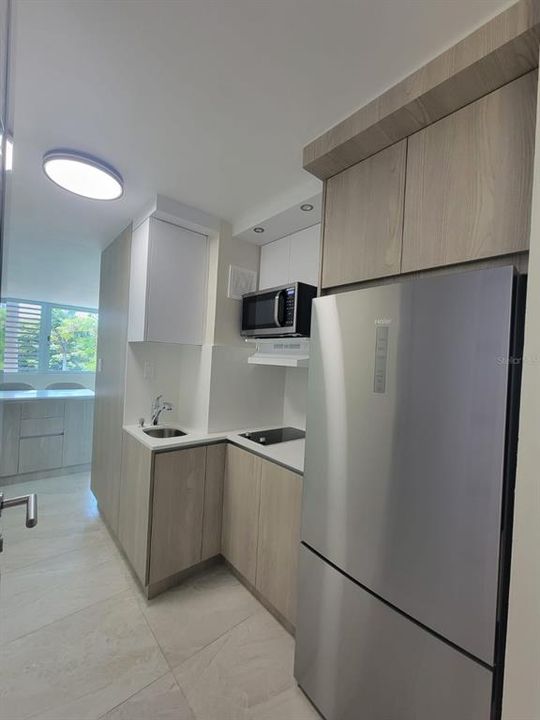 合同活跃: $235,000 (1 贝兹, 1 浴室, 318 平方英尺)