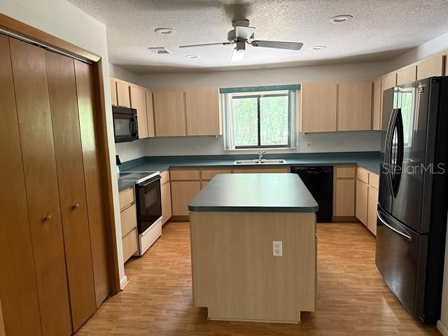 Active With Contract: $285,000 (3 beds, 2 baths, 2120 Square Feet)